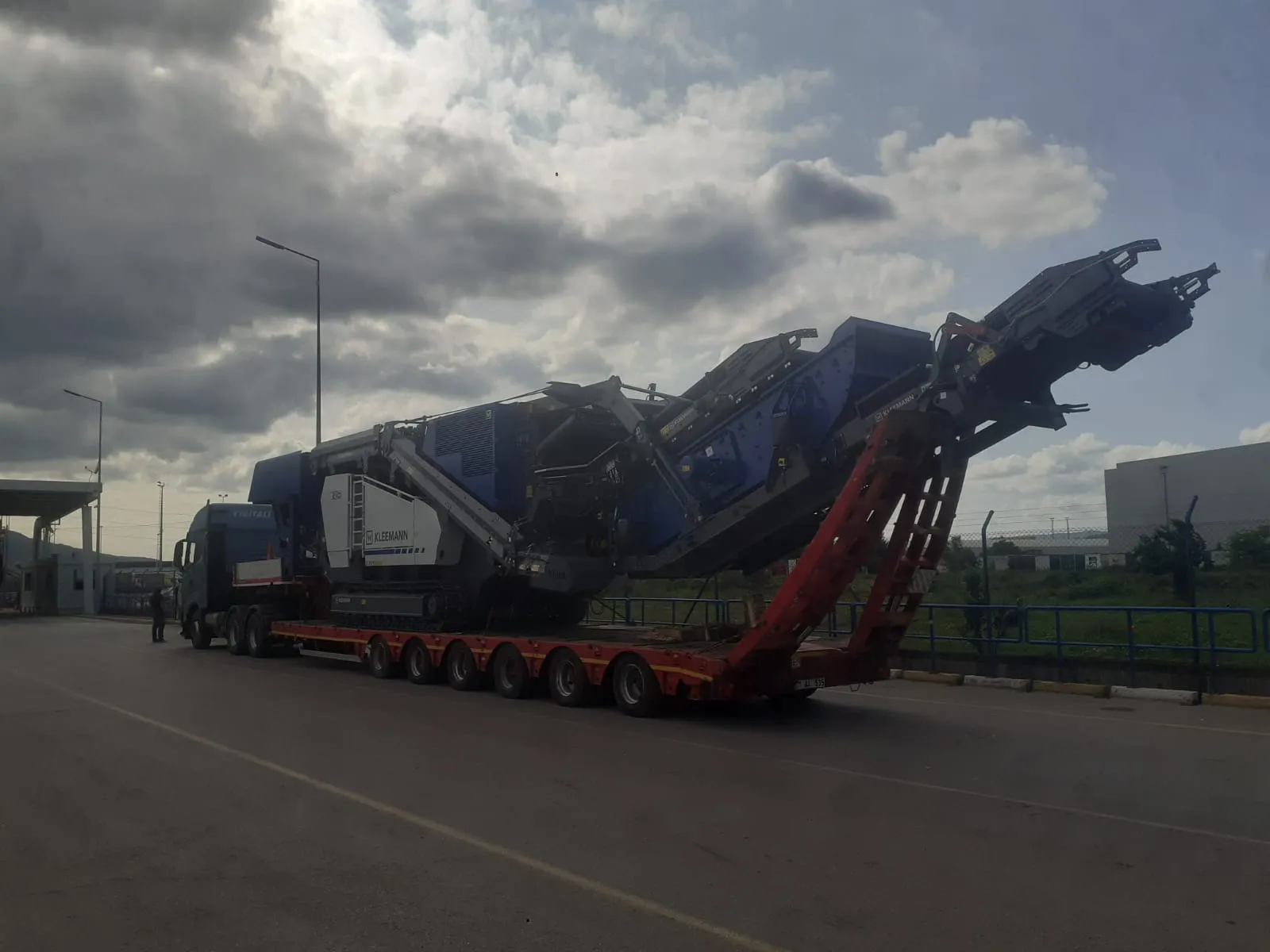 Ağır Nakliyatta Lowbed Kullanımının Avantajları